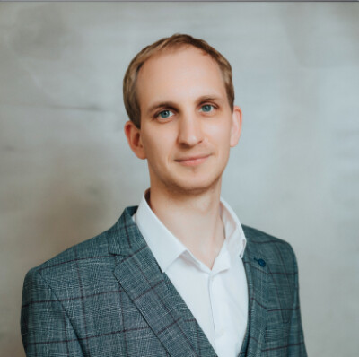 Руководитель офиса - Смышляев Илья